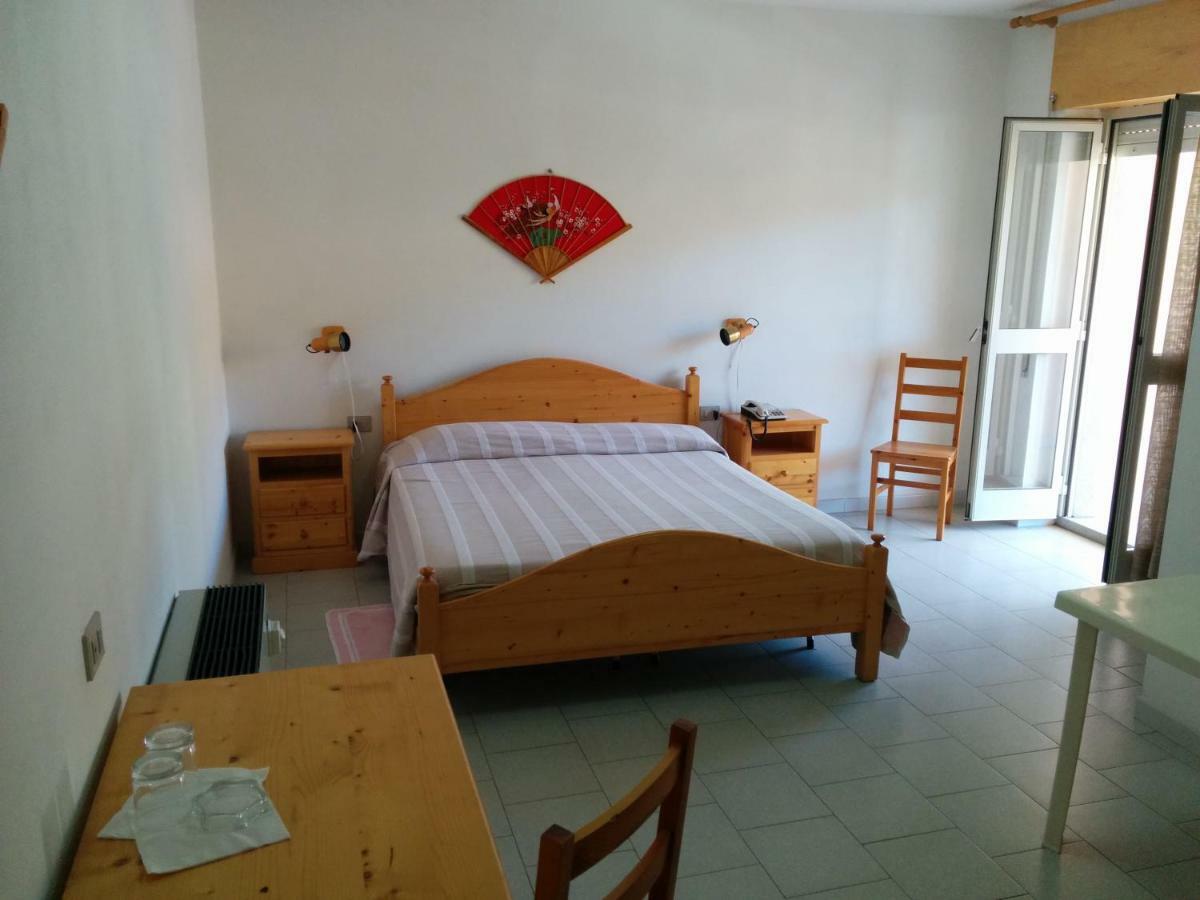 Hotel Panorama Badesi Esterno foto